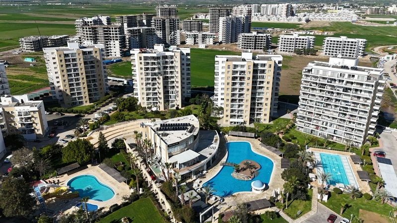اقامت قبرس شمالی با خرید ملک: نمای هوایی مجتمع سزار ریزورت در لانگ بیچ اسکله